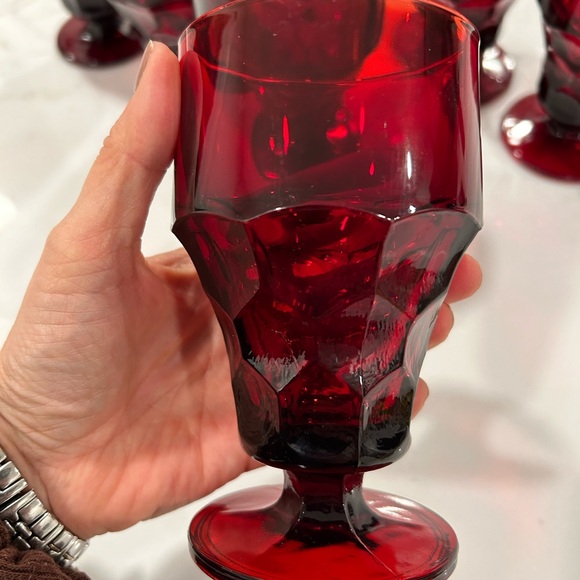 Set of 4 red Georigan vintage glassware. - Picture 3 of 6